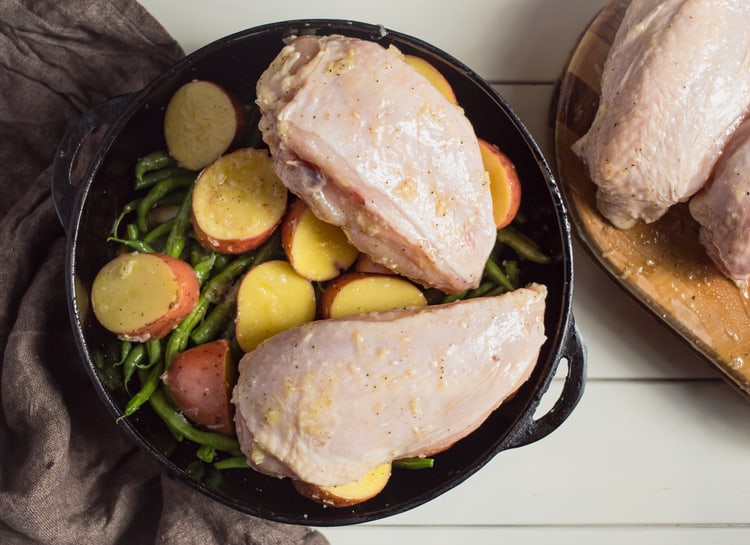 Meals in Minutes: Pan-Roasted Chicken With Lemon-Garlic Green Beans #recipe #chicken