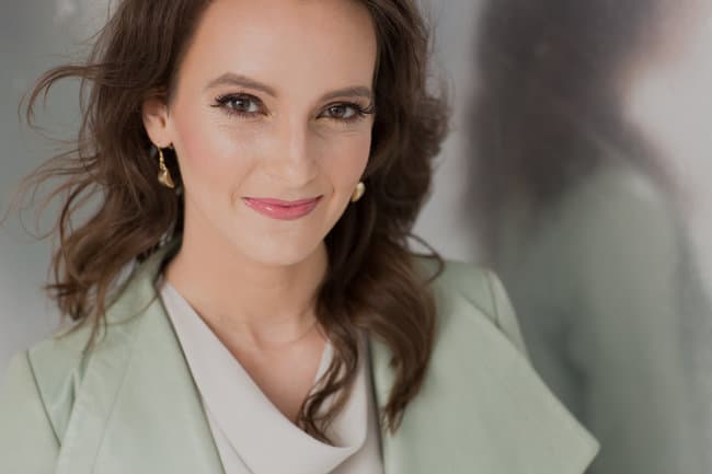 Nathalie Lussier - Six Figure Entrepreneur 